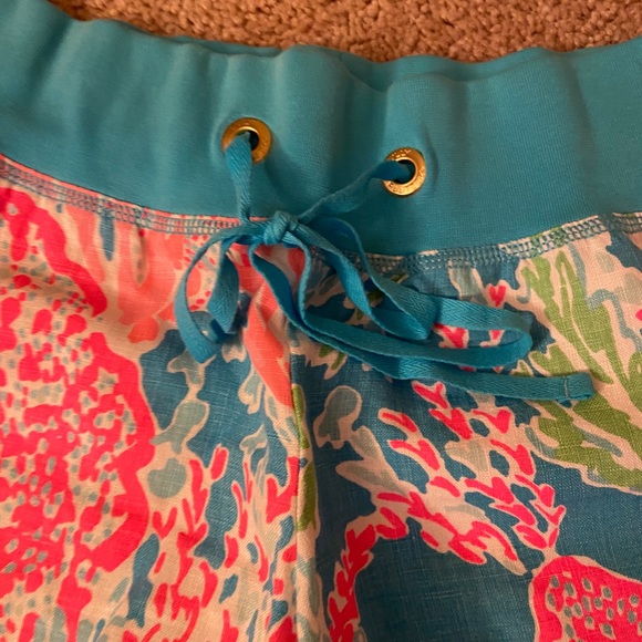 EUC Lilly Pulitzer Sample Beach Shorts in Let’s Cha Cha - Picture 5 of 5